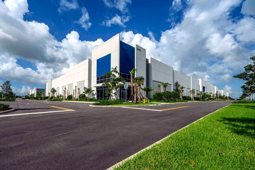 Primary Photo Of 2700 Bridge Way, Davie Unknown For Lease