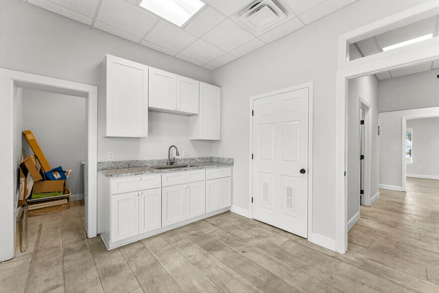 More Photos Of 5907 Sr-22, Panama City Funeral Home For Lease