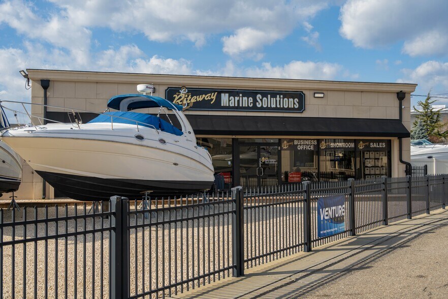 More Photos Of 13-19 Post Pl, Babylon Marina For Sale