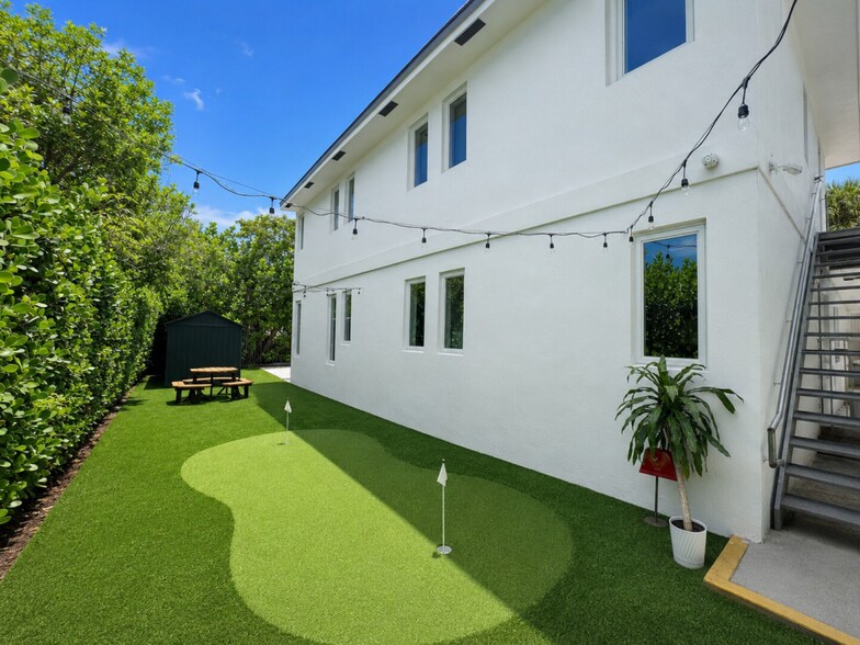 More Photos Of 1031 NE 165th Ter, North Miami Beach Office For Sale