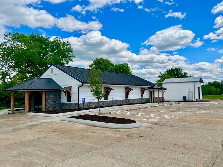 More Photos Of 130 Trousdale Ferry Pike, Lebanon Funeral Home For Sale