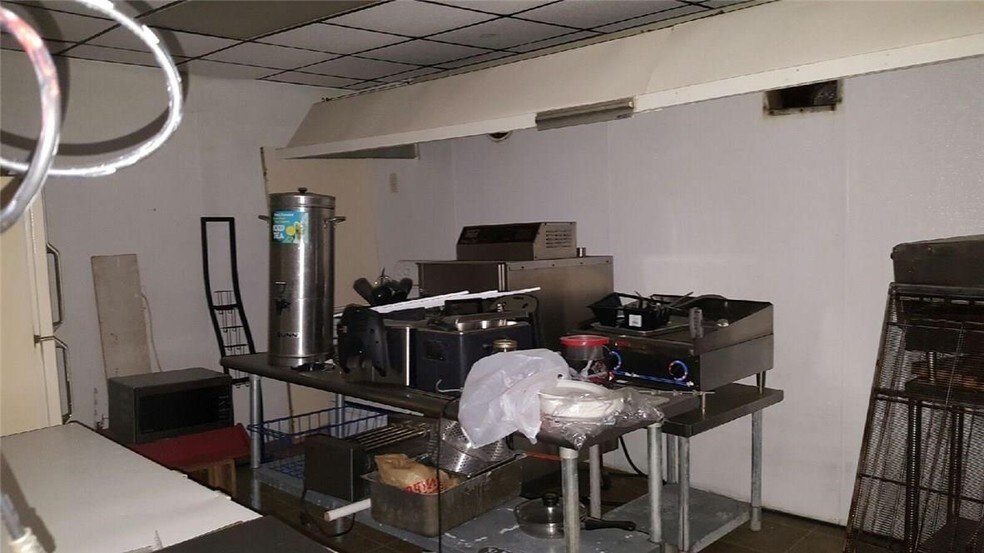 More Photos Of 12626 Us Highway 221, Soperton Freestanding For Sale