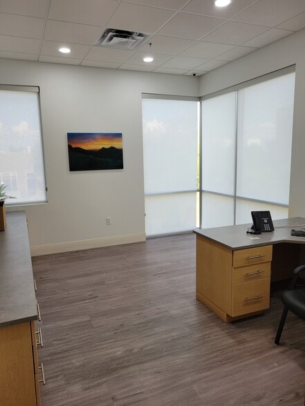 More Photos Of 2060 W Whispering Wind Dr, Phoenix Medical For Sale