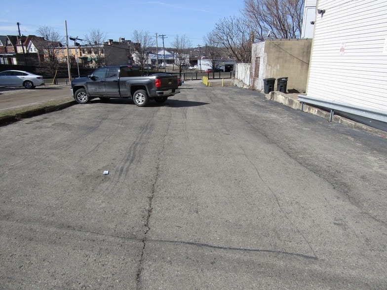 More Photos Of 2014-2016 Noble St, Swissvale Office For Sale