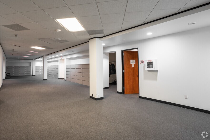 More Photos Of 10600 Corporate Dr, Stafford Warehouse For Lease