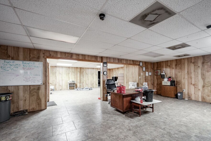 More Photos Of 2133 Shaver St, Pasadena Distribution For Sale