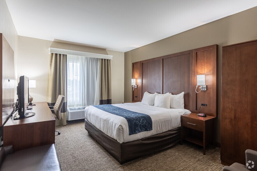 More Photos Of 3620 Camden Rd, Pine Bluff Hotel For Sale