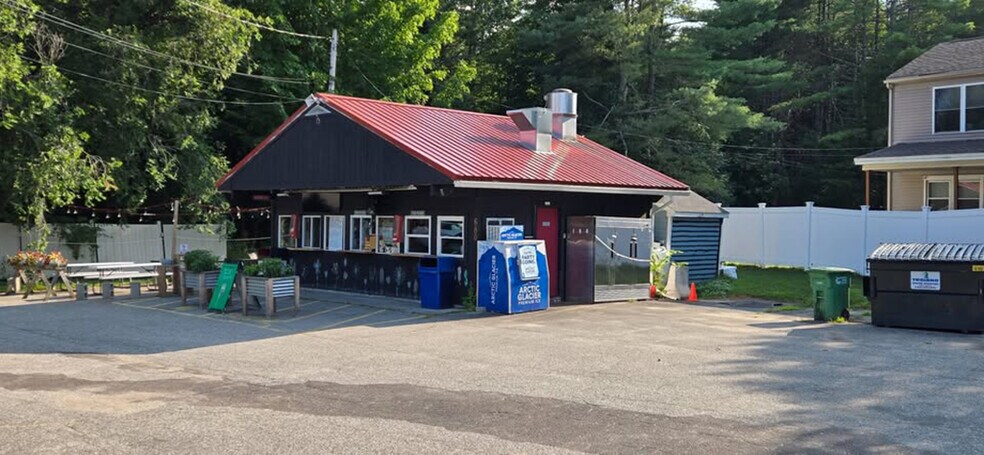 More Photos Of 680 Gray Rd, Gorham Freestanding For Lease