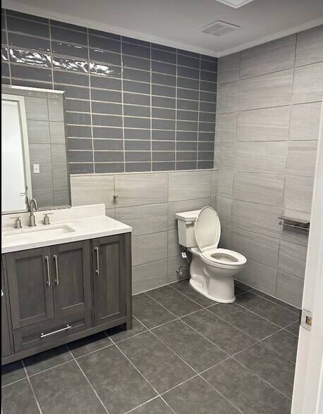 More Photos Of 5439-5441 Merriam Dr, Merriam Warehouse For Sale
