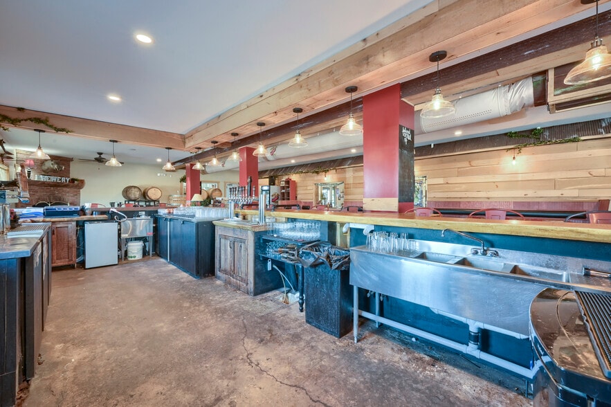 More Photos Of 2701-2703 Horseshoe Pike, Palmyra General Retail For Sale