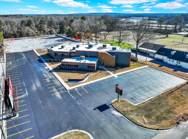 More Photos Of 3110 Highway 31 S, Decatur Health Club For Lease