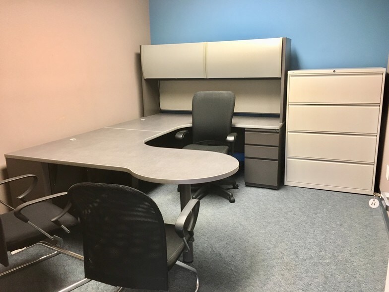 More Photos Of 8 N Corporate Dr, Riverdale Warehouse For Lease