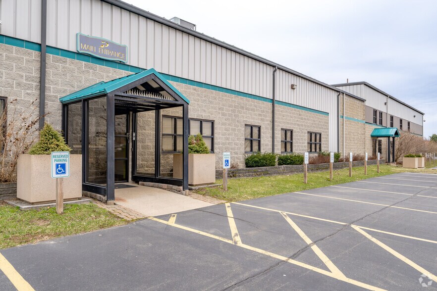 More Photos Of 26 Steele Ave, Arcade Office For Lease