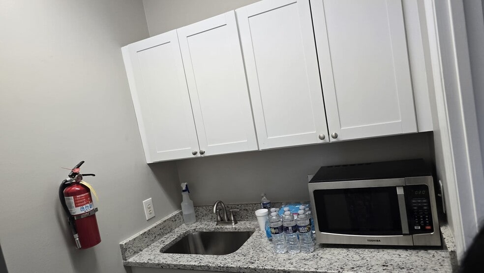 More Photos Of 106 Colony Park Dr, Cumming Office Residential For Lease