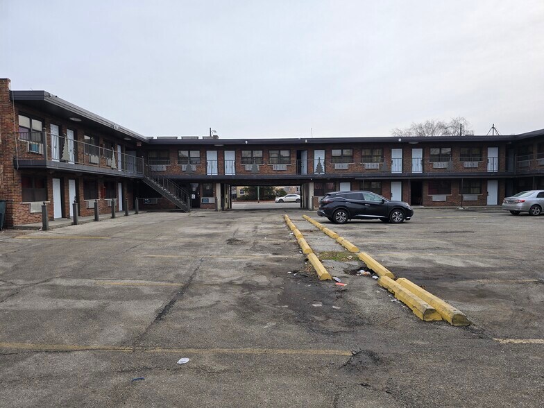 More Photos Of 9118 S Cottage Grove Ave, Chicago Hotel For Sale