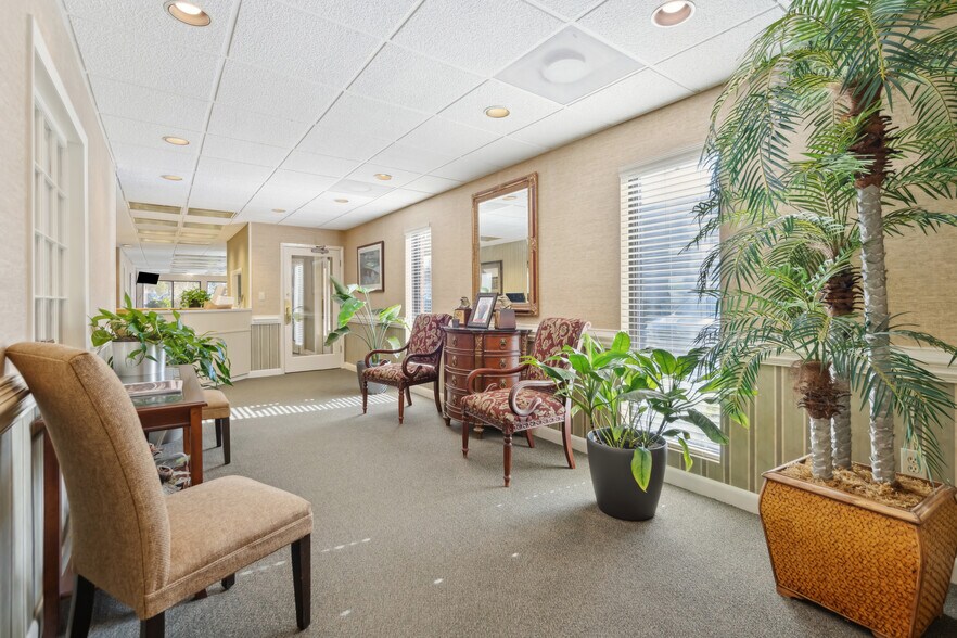 More Photos Of 15 Gamecock Ave, Charleston Office For Sale