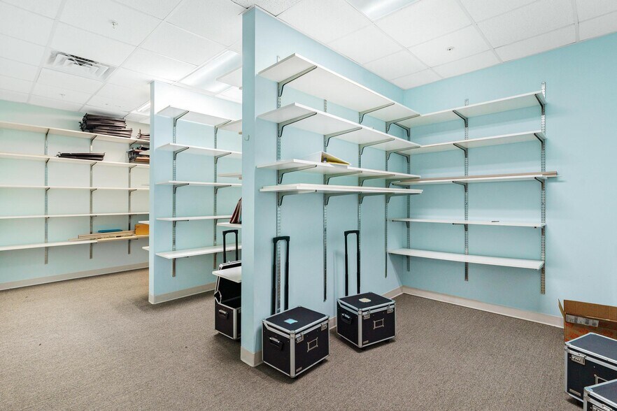 More Photos Of 1904 Thomas Ave, Leesburg Office For Sale