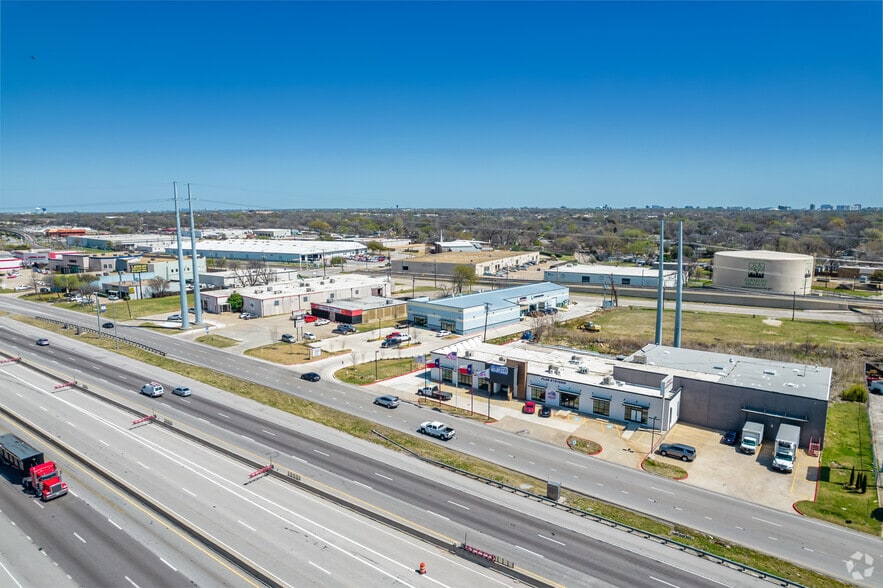 More Photos Of 13940-13960 N Stemmons Fwy, Farmers Branch Flex For Sale
