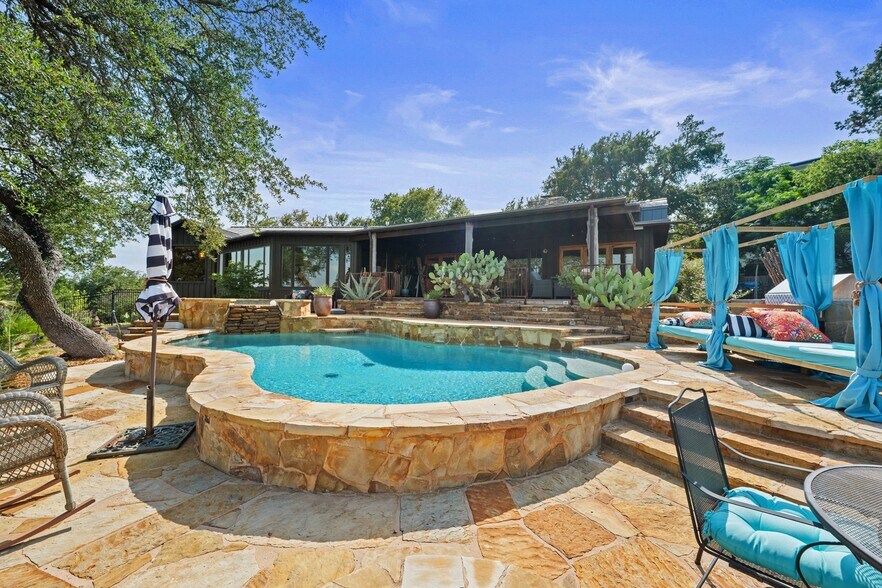 More Photos Of 3911 Lago Vista Dr, Austin Apartments For Sale