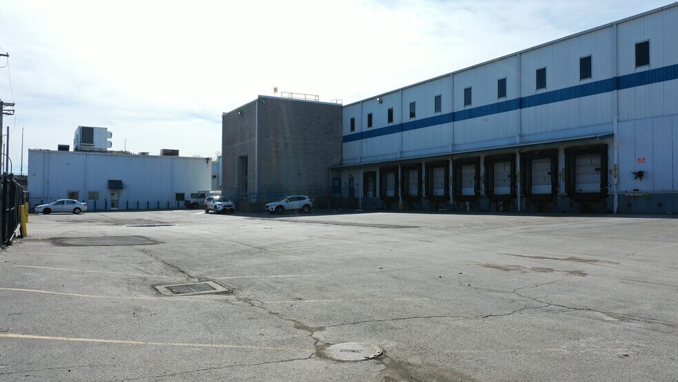 More Photos Of 3737 N Broadway, Saint Louis Refrigeration Cold Storage For Lease