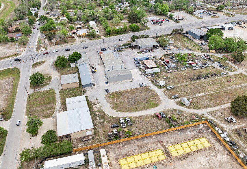 More Photos Of 955 W Kingsbury St, Seguin Auto Repair For Sale