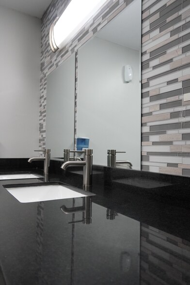 More Photos Of 1250 E Hallandale Beach Blvd, Hallandale Beach Office For Lease