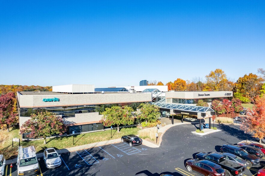 More Photos Of 691 N Squirrel Rd, Auburn Hills Office For Lease