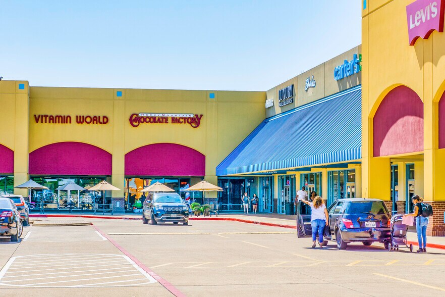 More Photos Of 301 Tanger Dr, Terrell Unknown For Lease