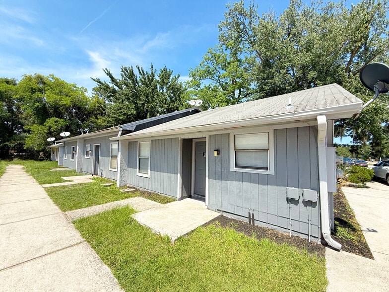 Primary Photo Of 7631 Indian Lakes Dr, Jacksonville Apartments For Sale