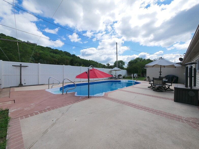 More Photos Of 56721 Ferry Landing Rd, Shadyside Shelter For Sale