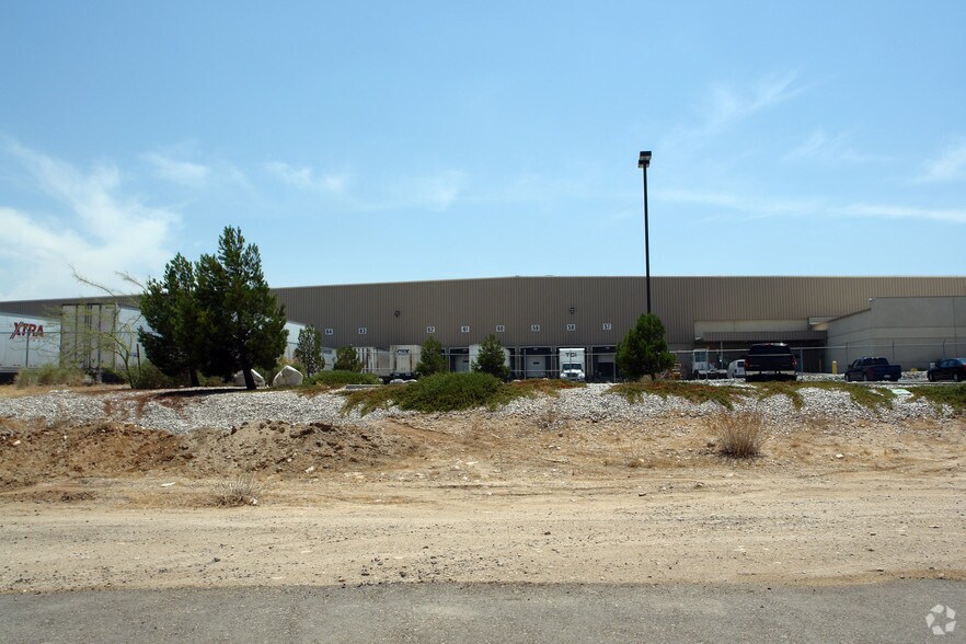 More Photos Of 17477 Nisqualli Rd, Victorville Distribution For Lease
