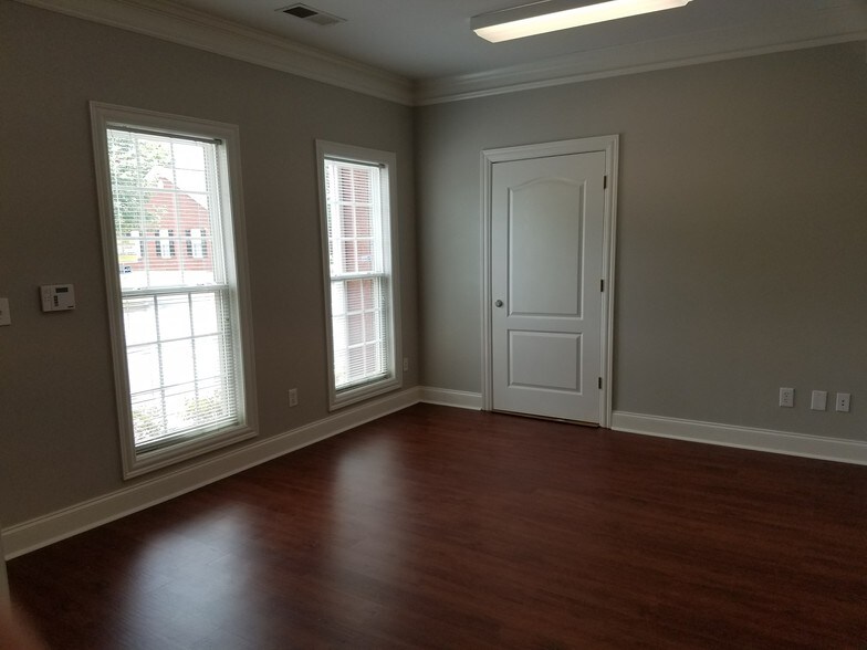 More Photos Of 1050 Shiloh Rd NW, Kennesaw Medical For Sale