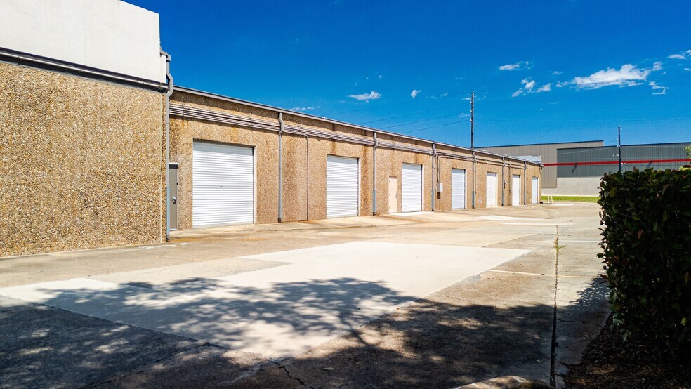 More Photos Of 4230-4246 Bluebonnet Dr, Stafford Unknown For Lease