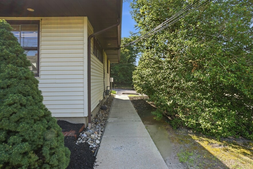 More Photos Of 222 Gibbsboro Rd, Clementon Office For Sale