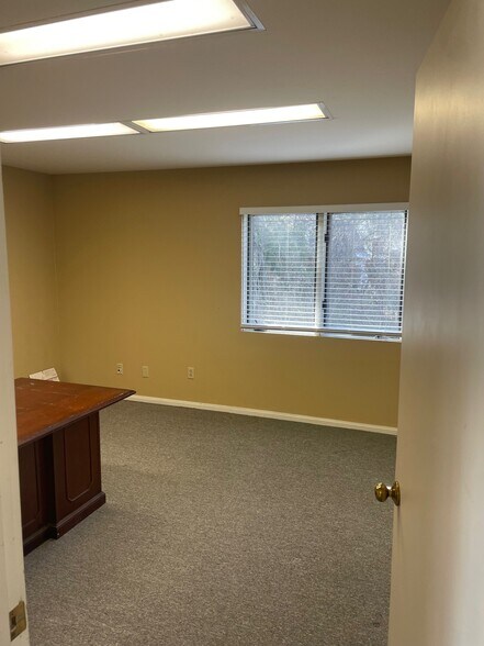 More Photos Of 6138 Riverview Rd, Peninsula Office Residential For Lease