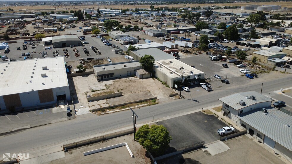 More Photos Of 2831 Gibson St, Bakersfield Warehouse For Sale