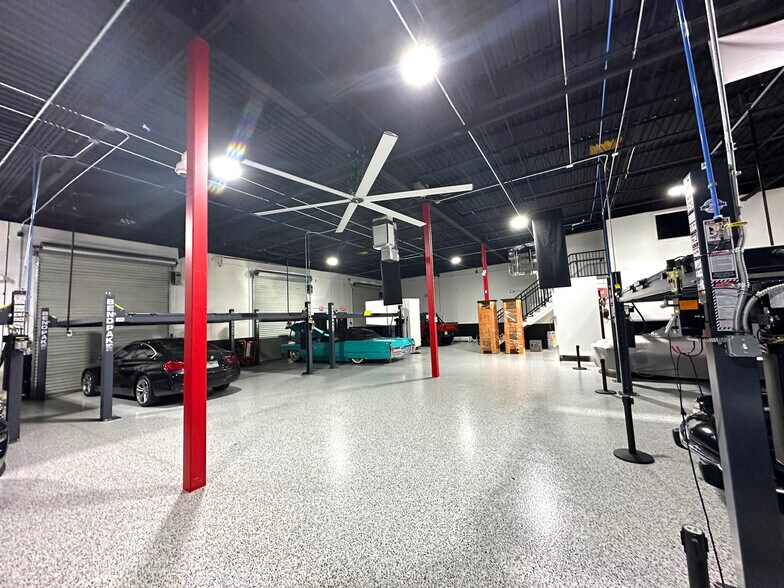 More Photos Of 581 105th Ave N, West Palm Beach Light Distribution For Lease