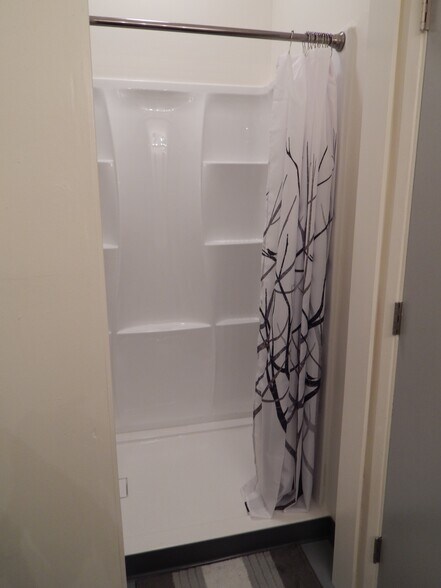 More Photos Of 728 SE Rice Ave, Roseburg Freestanding For Lease