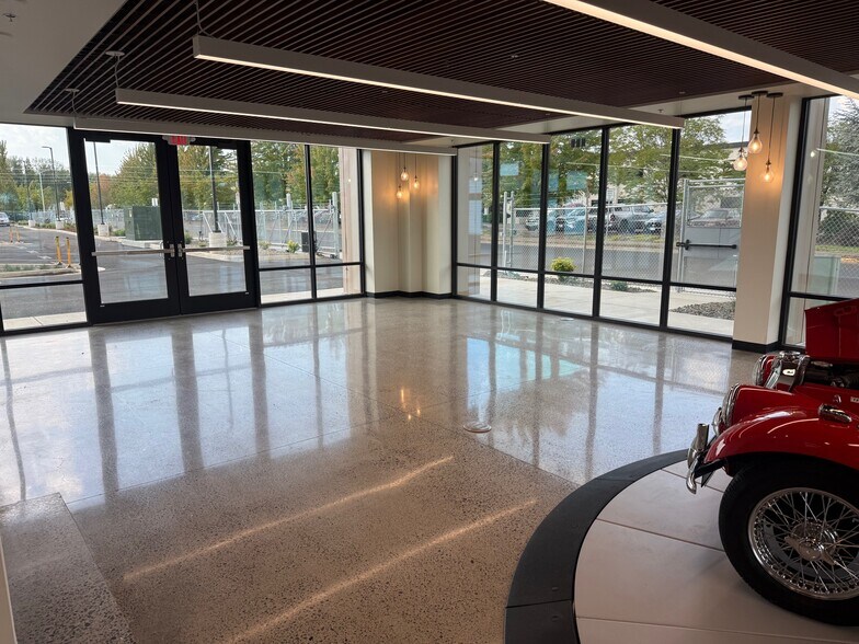 More Photos Of 125 Cap Ct, Eugene Light Distribution For Lease