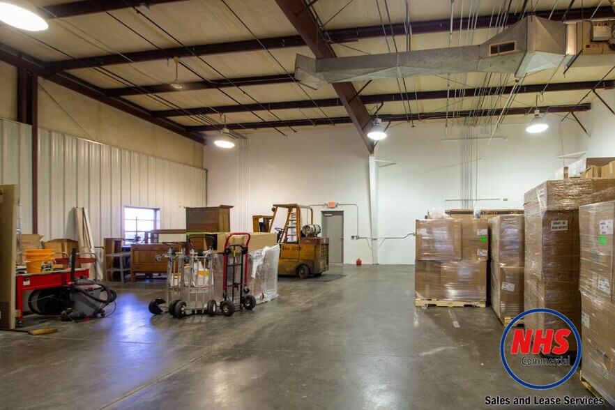 More Photos Of 5300 N 57th St, Lincoln Light Distribution For Lease