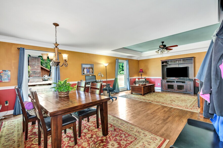 More Photos Of 5601 Winchester Rd, New Market Restaurant For Sale