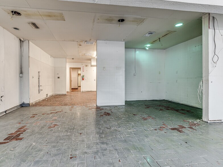 More Photos Of 741 NW 12th St, Moore Restaurant For Lease