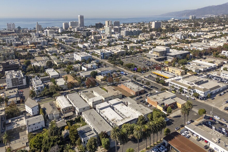 More Photos Of 1428 12th St, Santa Monica Apartments For Sale