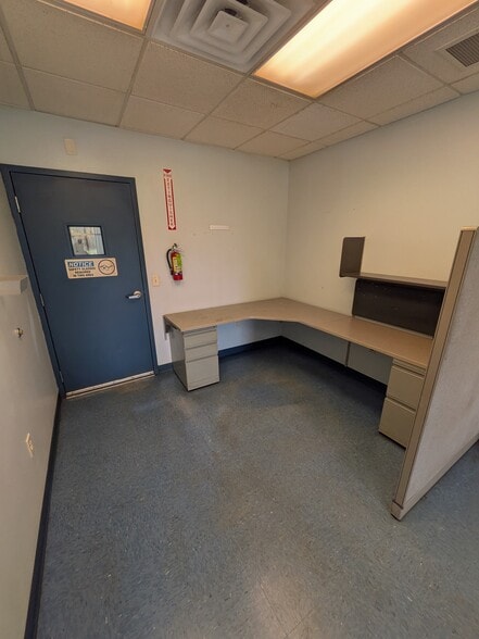 More Photos Of 195 Wendt Dr, Waupaca Warehouse For Lease