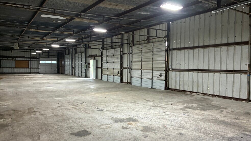 More Photos Of 905 N Harborth Ave, Three Rivers Auto Dealership For Lease