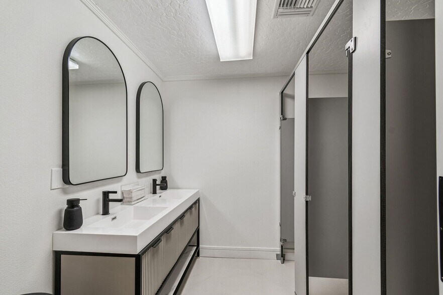 More Photos Of 50 153rd Ave, Madeira Beach Freestanding For Sale