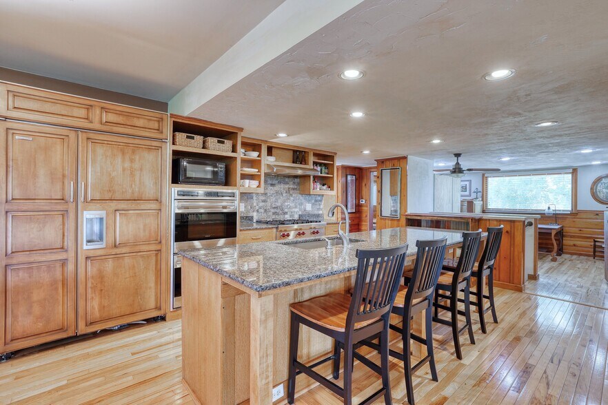 More Photos Of S73W23970 National Ave, Big Bend Flex For Sale