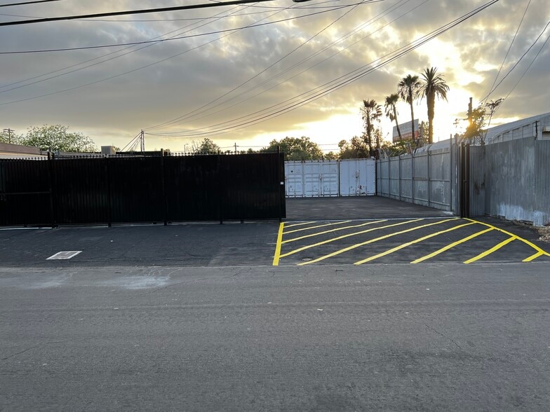 More Photos Of 7305 Deering Ave, Canoga Park Land For Lease
