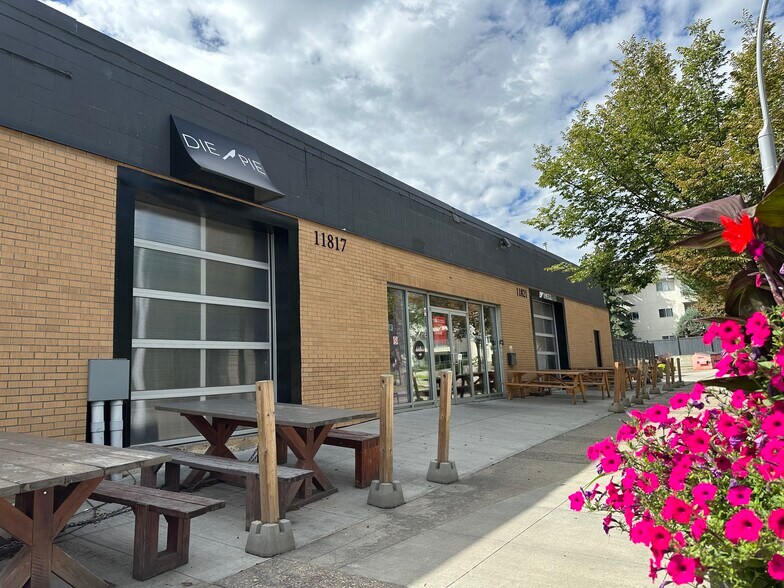 Primary Photo Of 11817 105th Ave, Edmonton Restaurant For Lease
