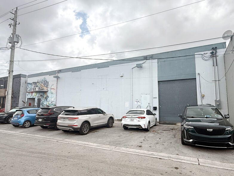 More Photos Of 870 W 25th St, Hialeah Warehouse For Lease
